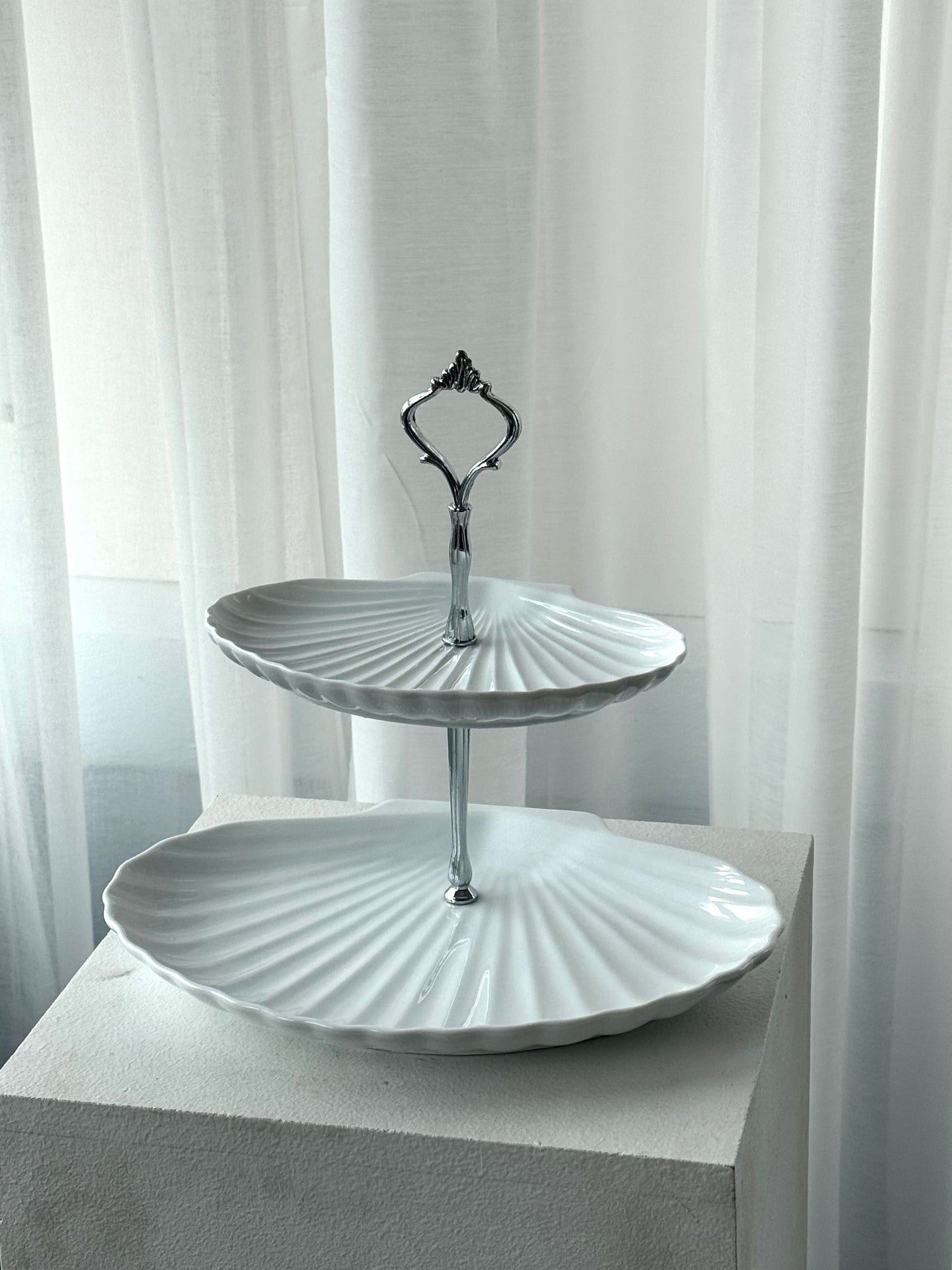 Porcelain etagere