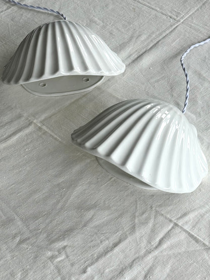 Porcelain clam lamp