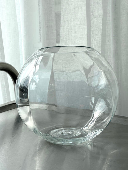 Swirling round vase