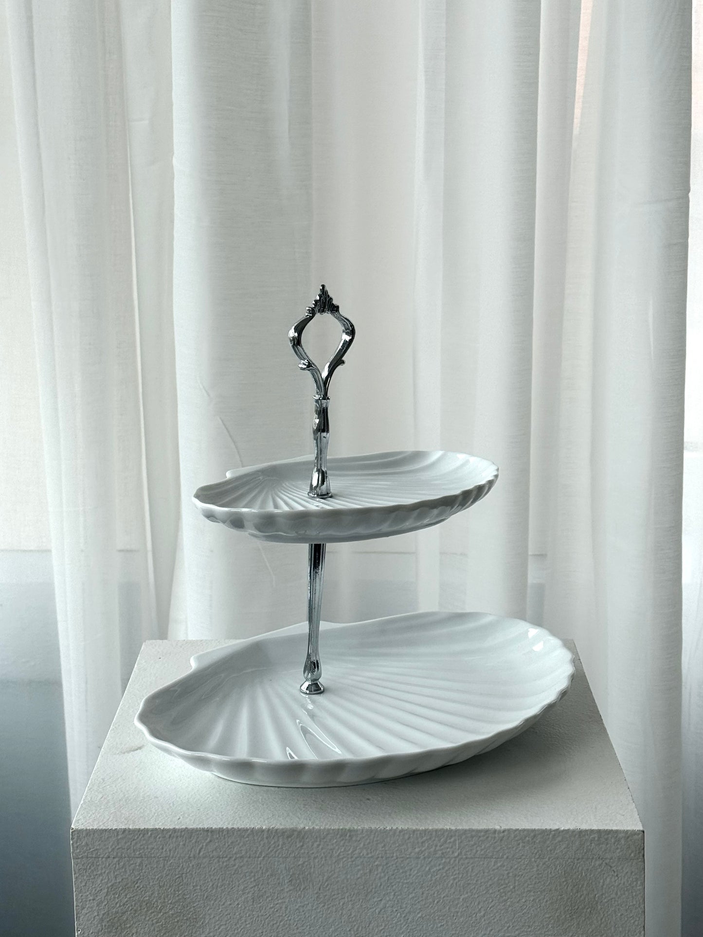 Porcelain etagere