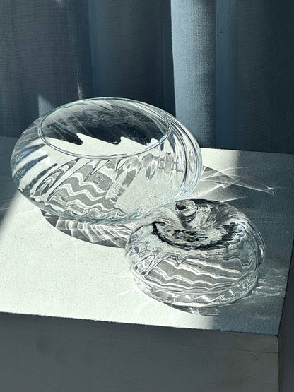 Swirling bonbonniere