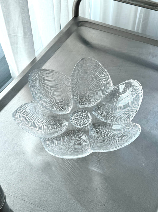 Glass clam dish