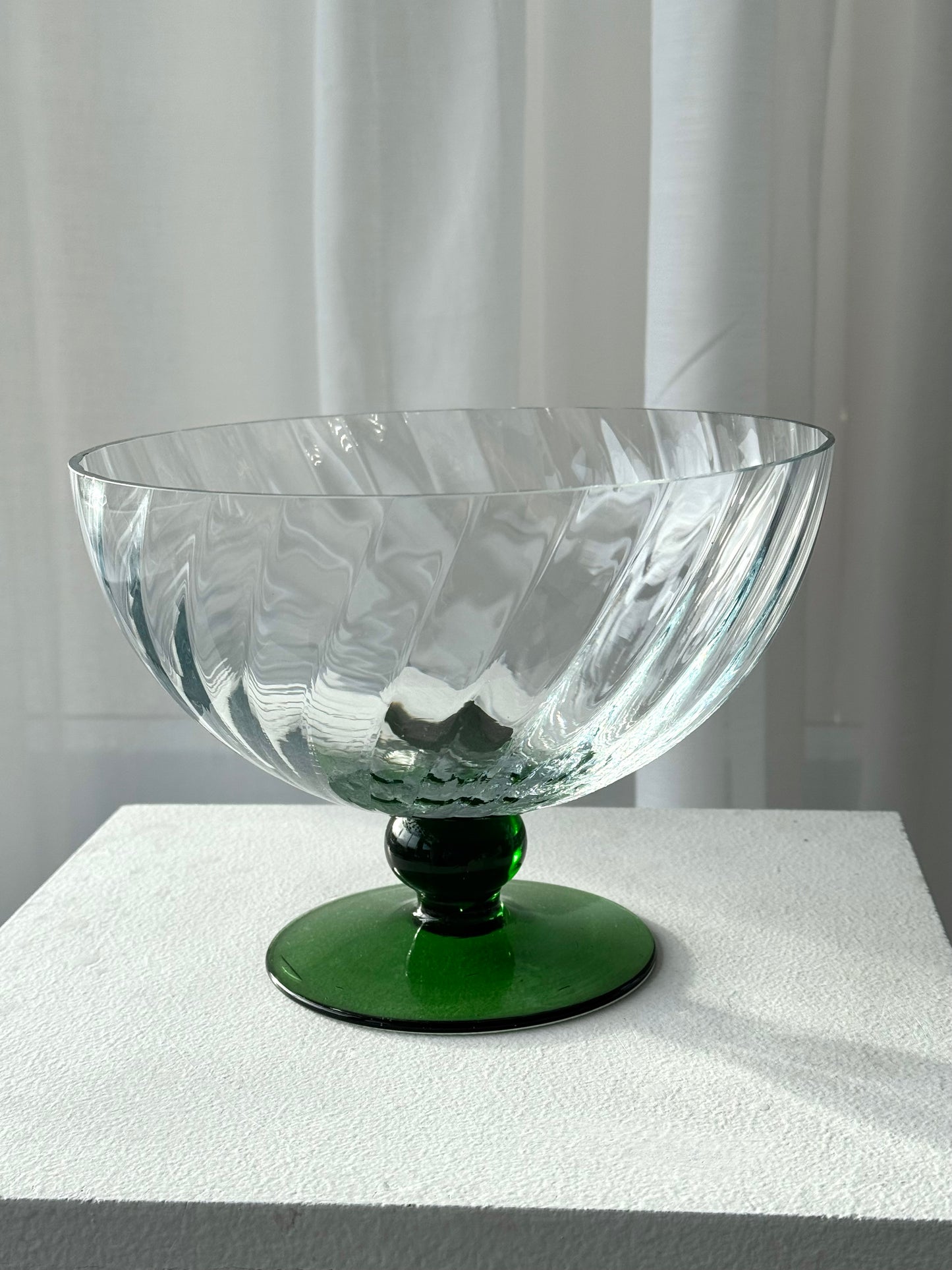 Swirling bowl on foot