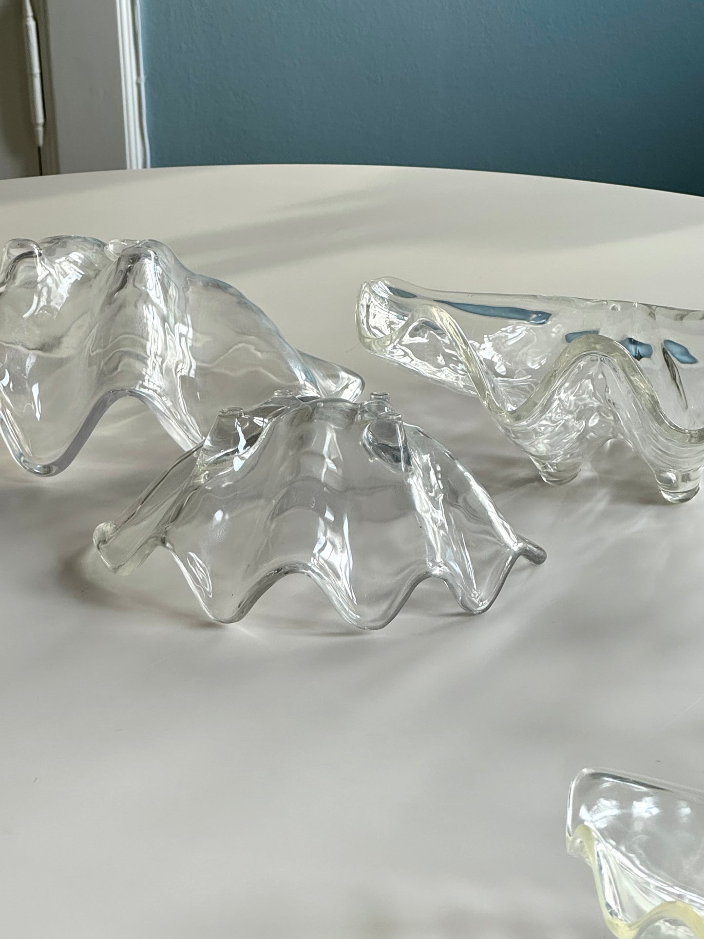 Clear clam bowls