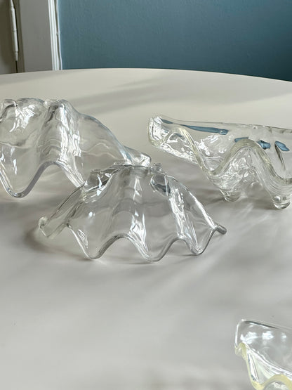 Clear clam bowls