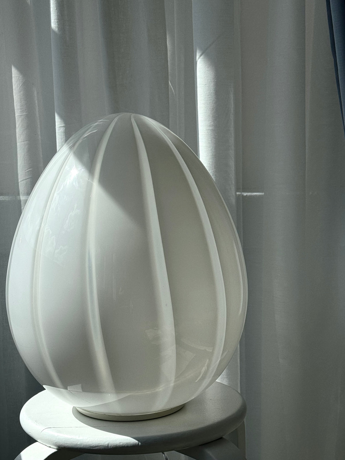 Vintage Murano egg lamp