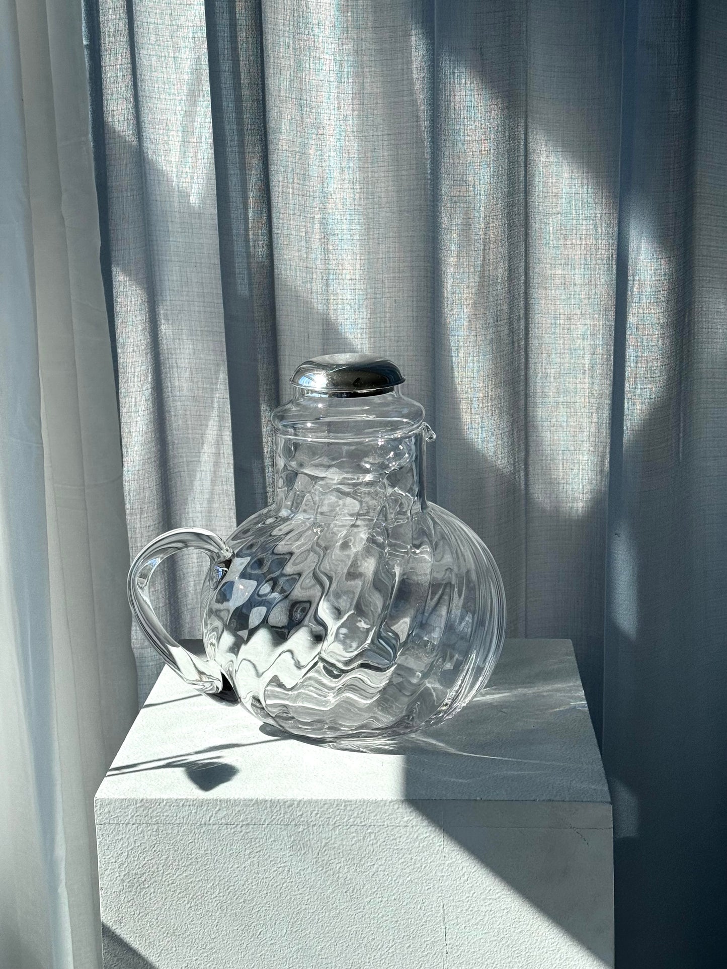 Swirling jug