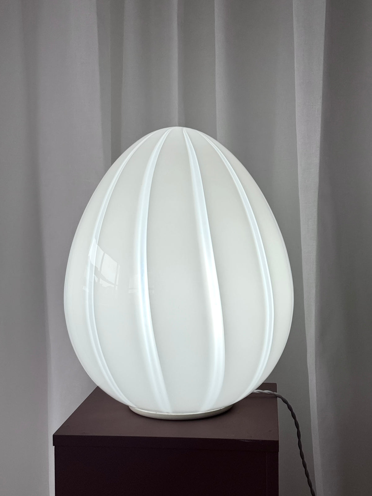 Vintage Murano egg lamp