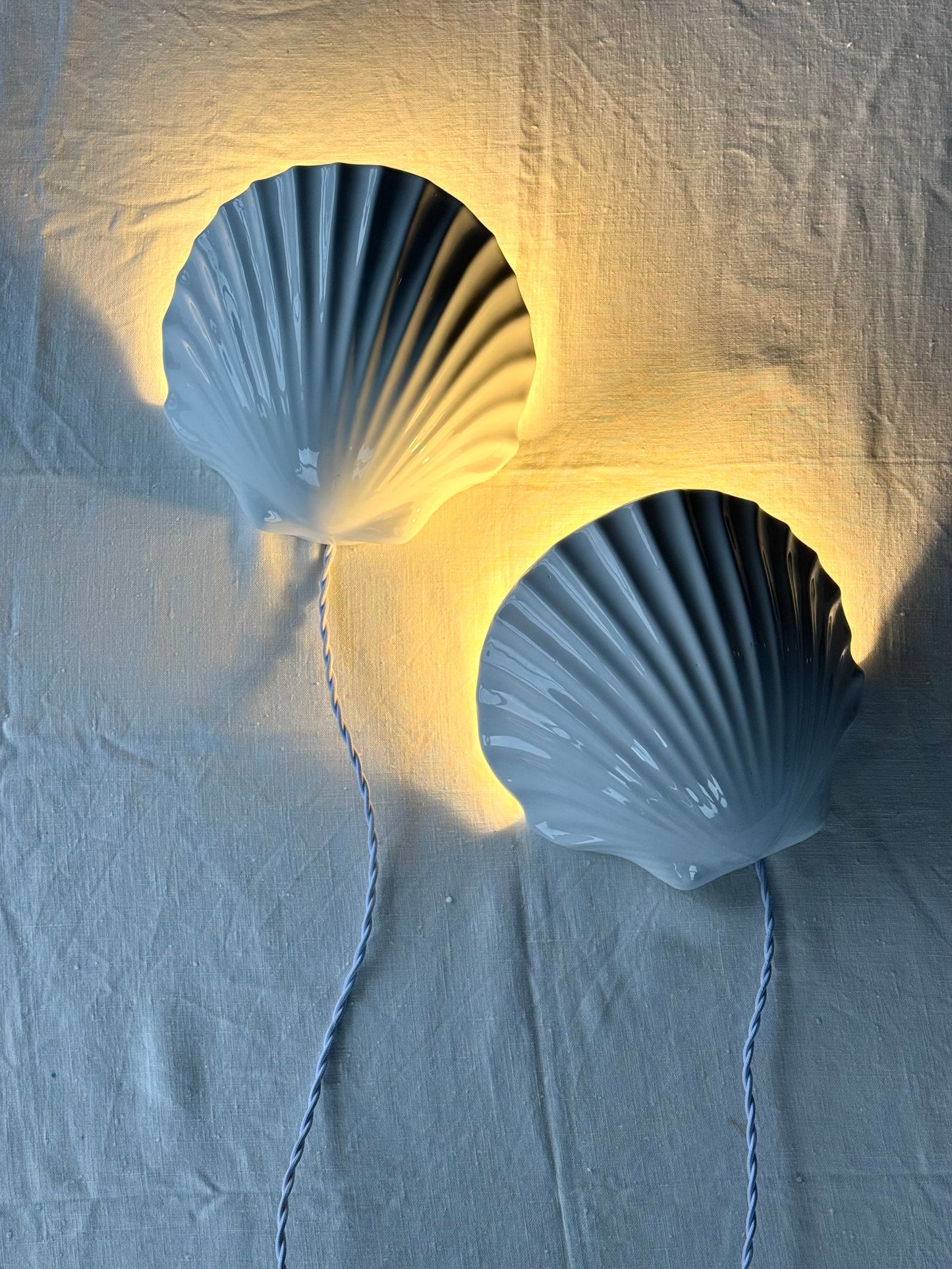 Porcelain clam lamp