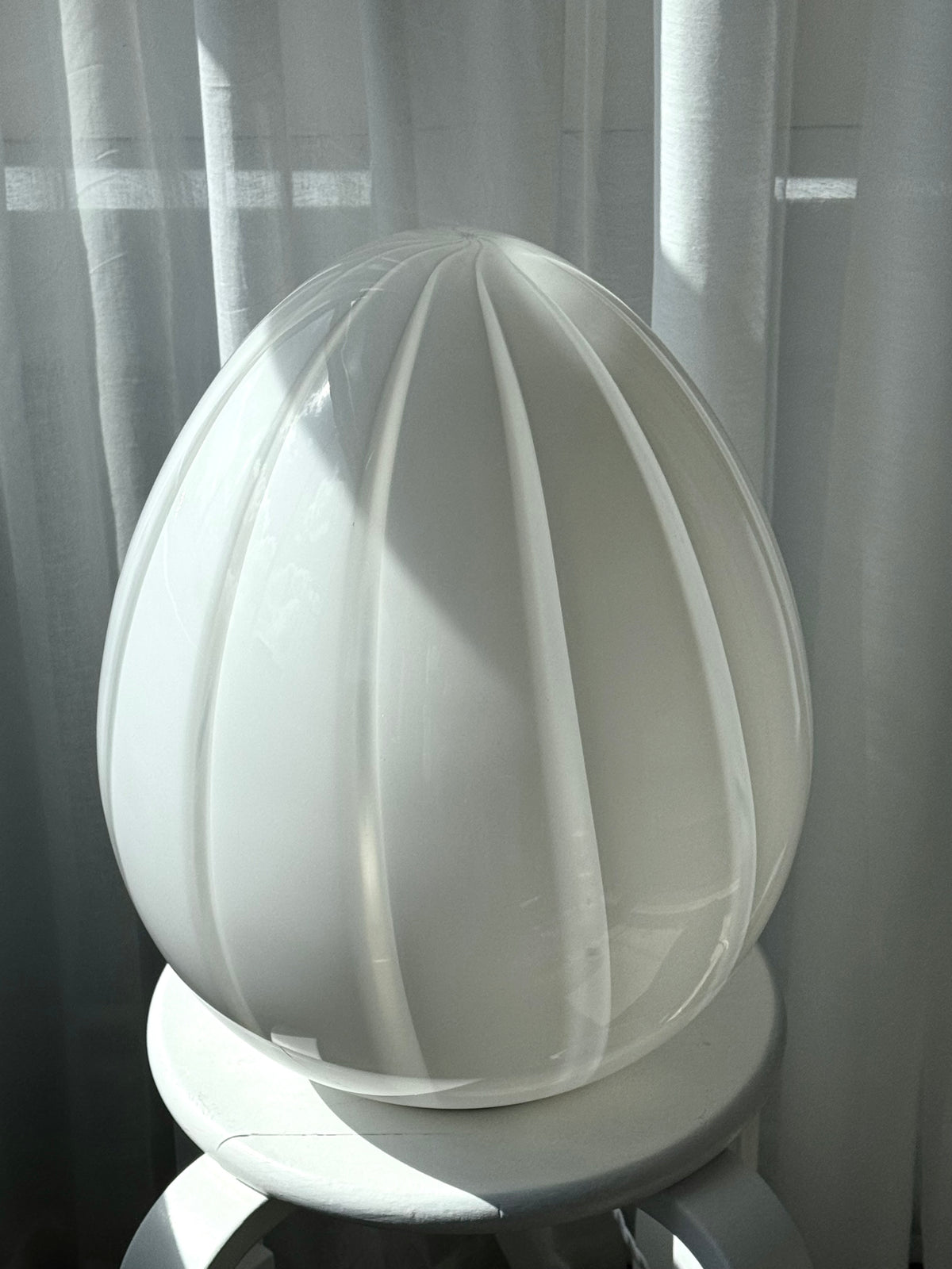 Vintage Murano egg lamp