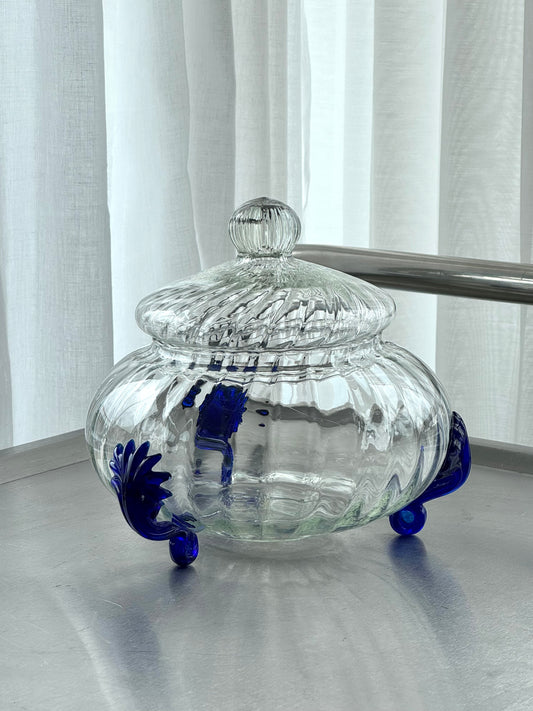 Swirling bonbonniere