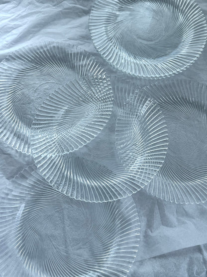 Swirl glass plates