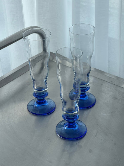 Wavy glasses