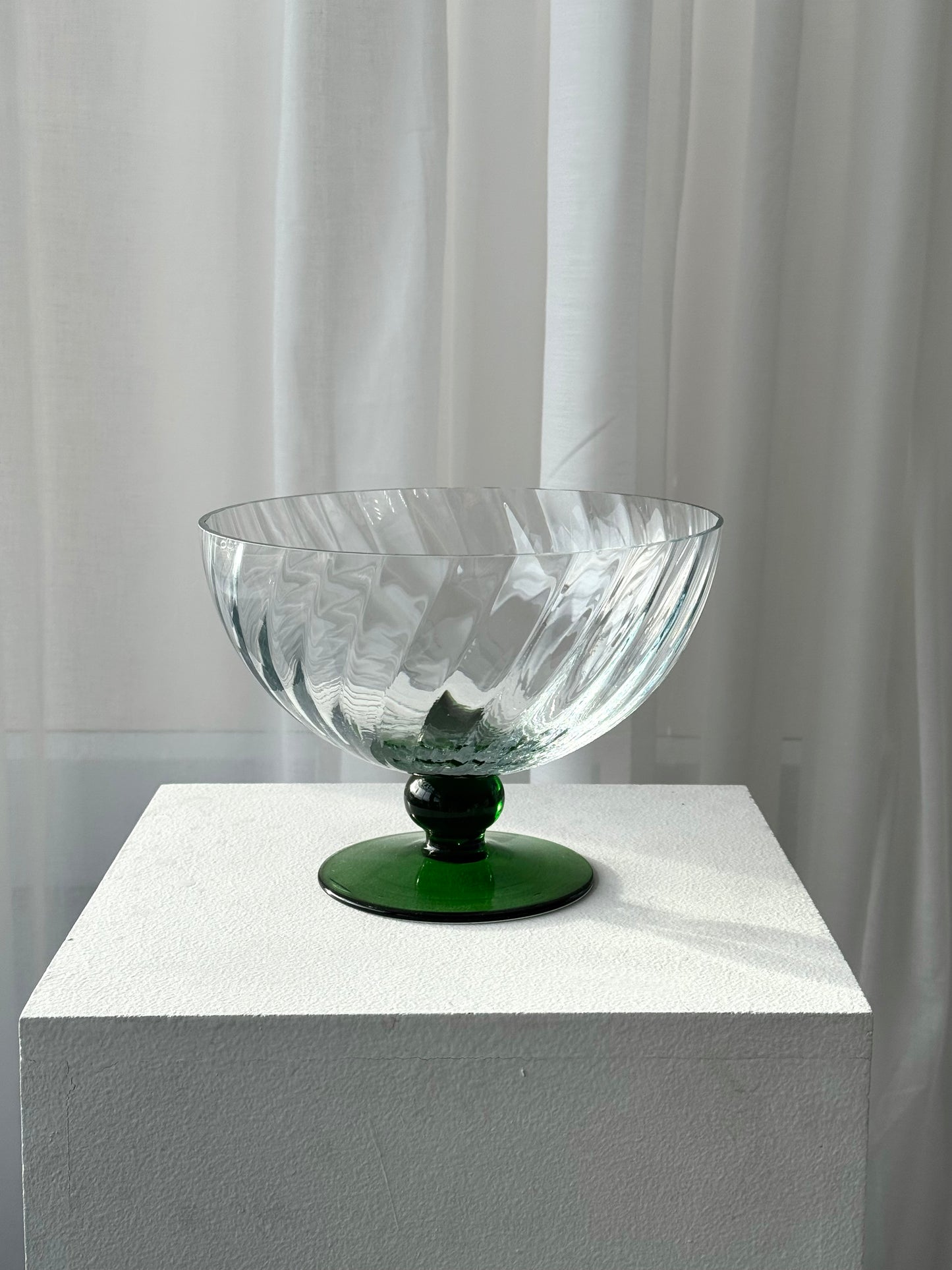 Swirling bowl on foot