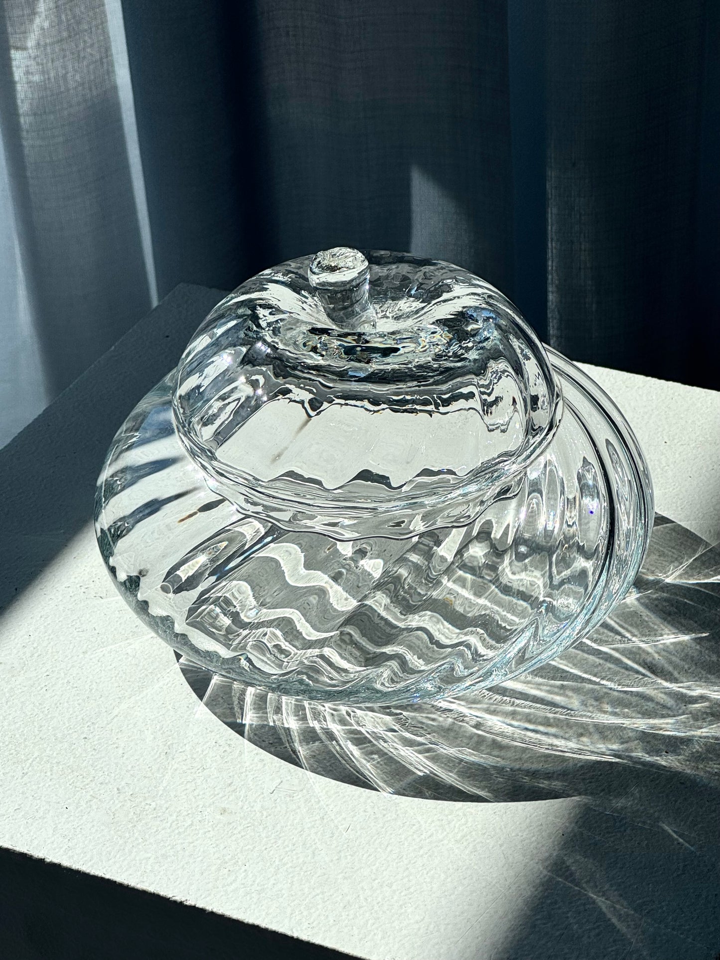 Swirling bonbonniere