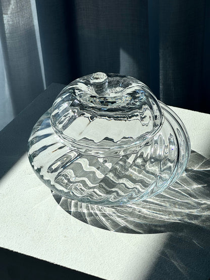 Swirling bonbonniere