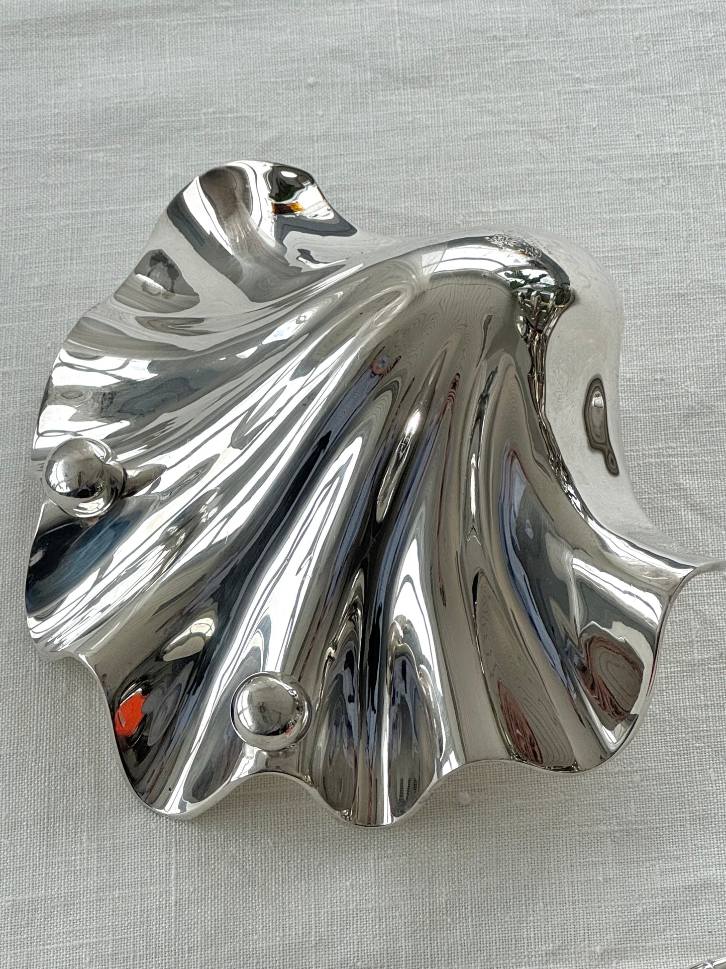 Silver plated clam