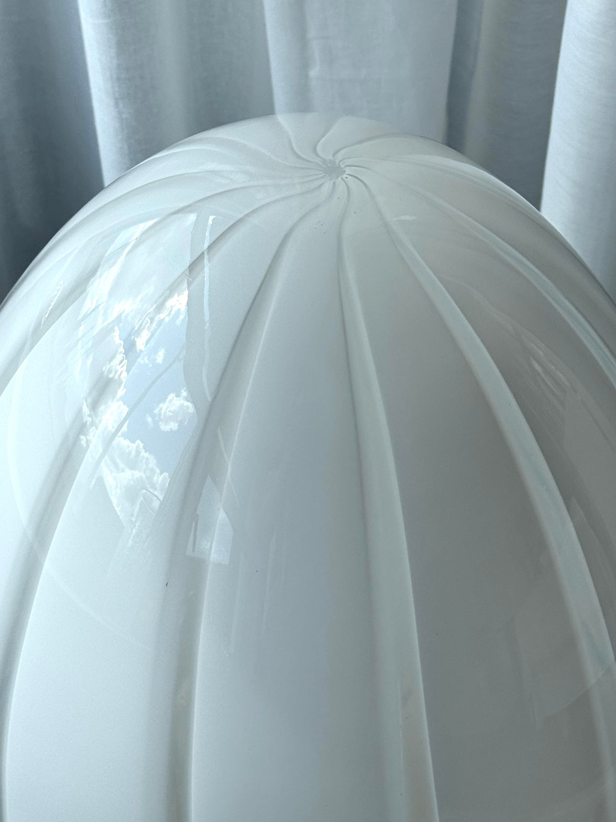 Vintage Murano egg lamp