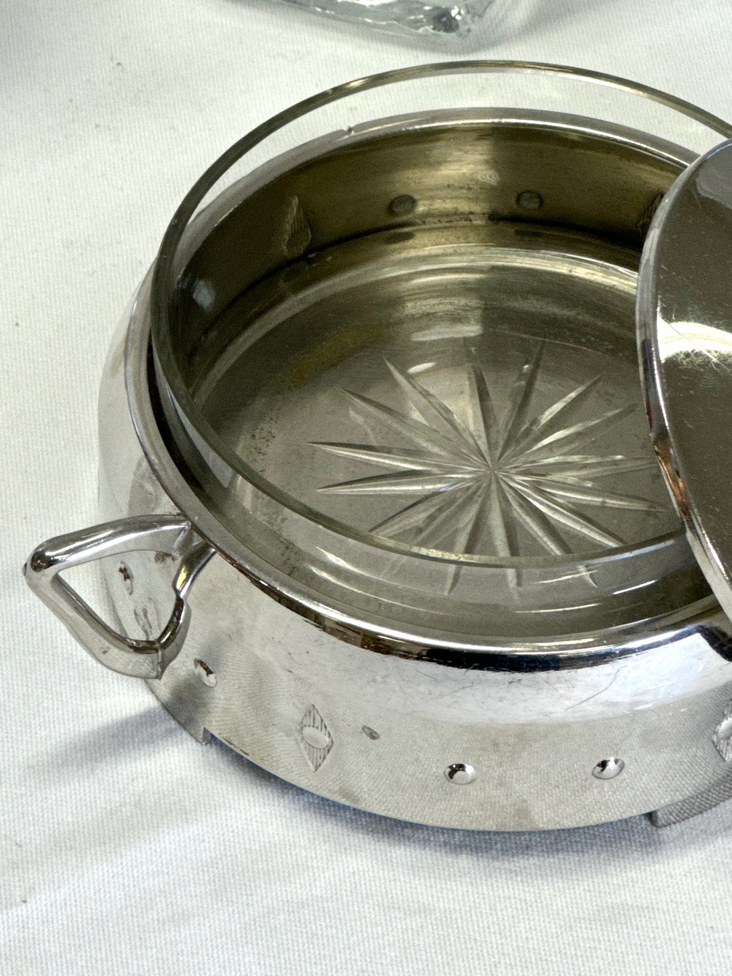 Steel bowl with lid