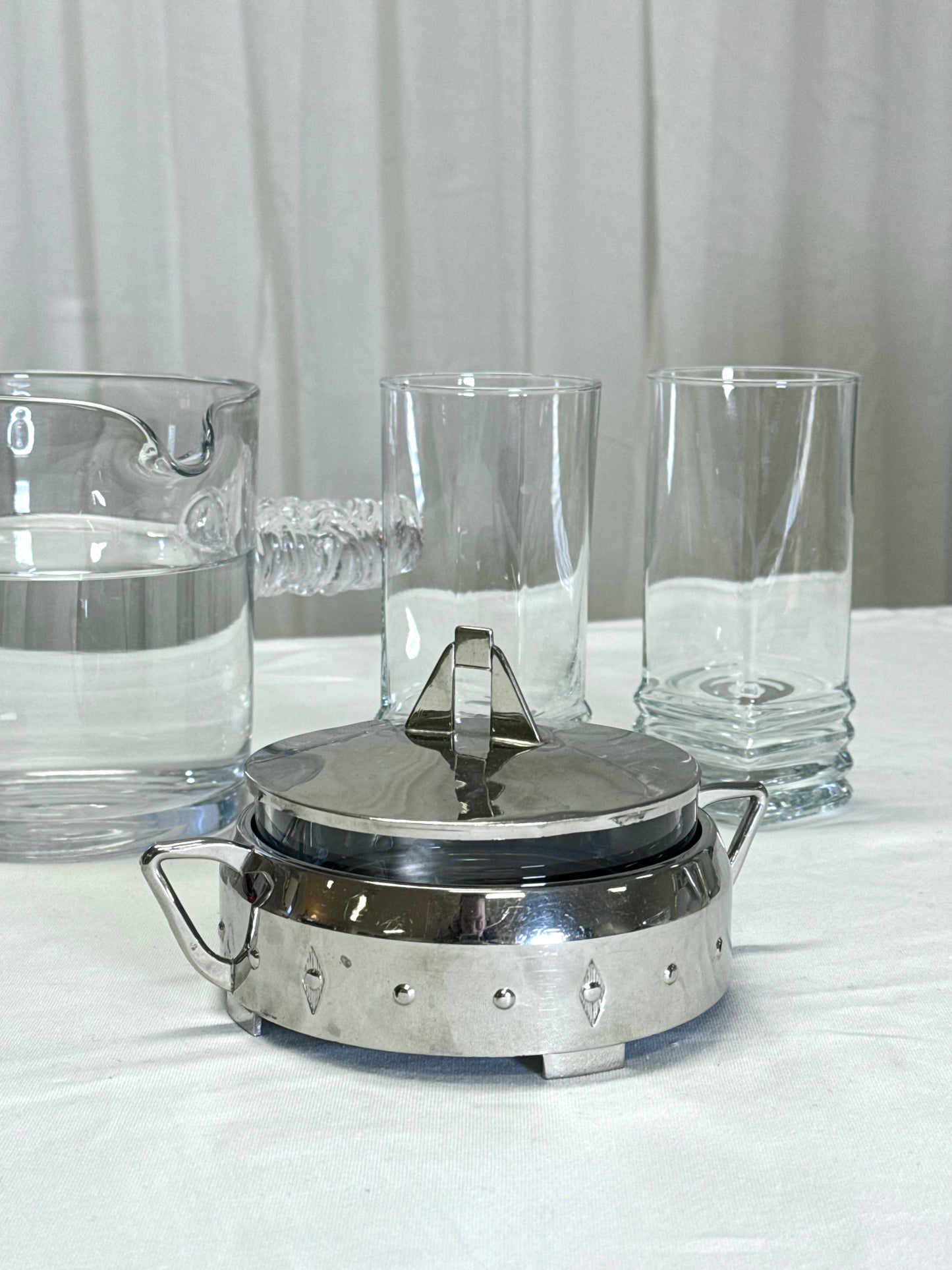 Steel bowl with lid