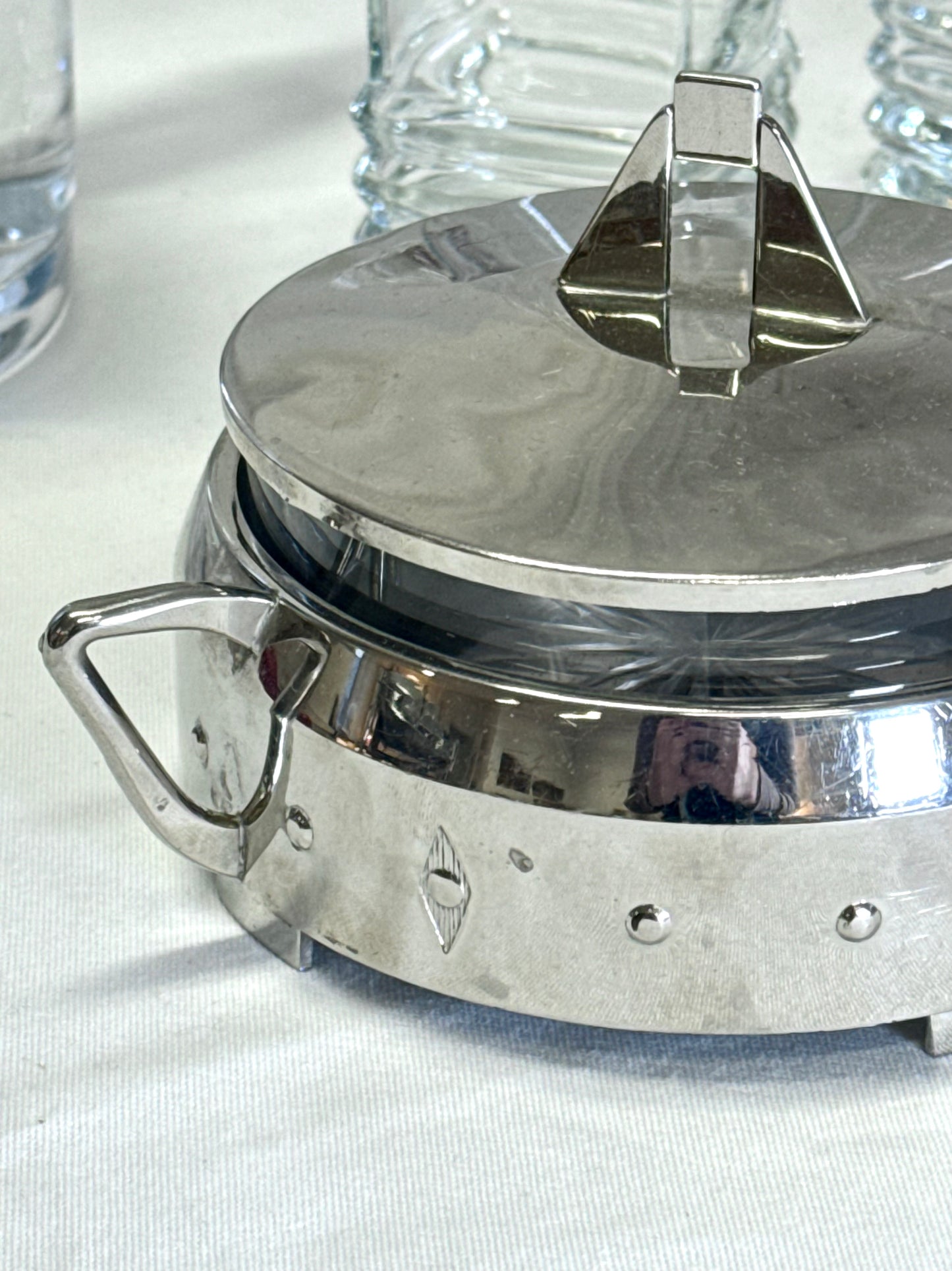 Steel bowl with lid