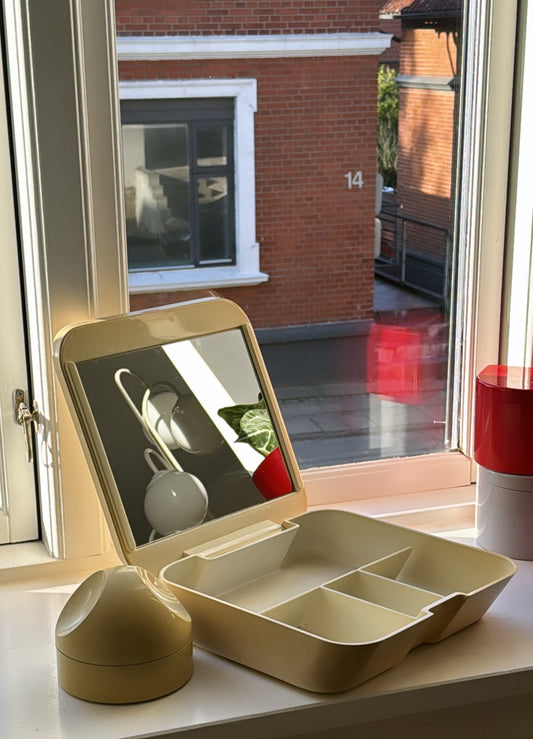Gedy mirror with storage