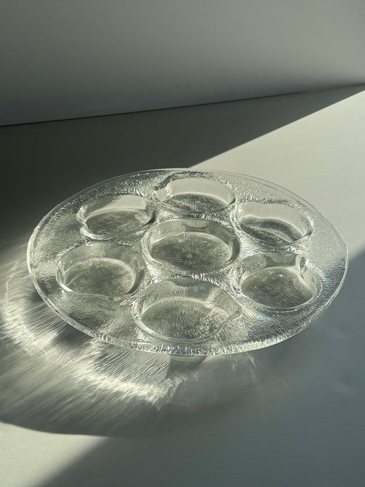 Structured glass dish
