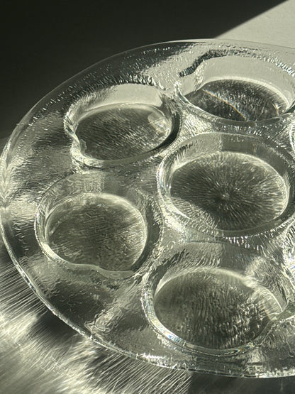 Structured glass dish