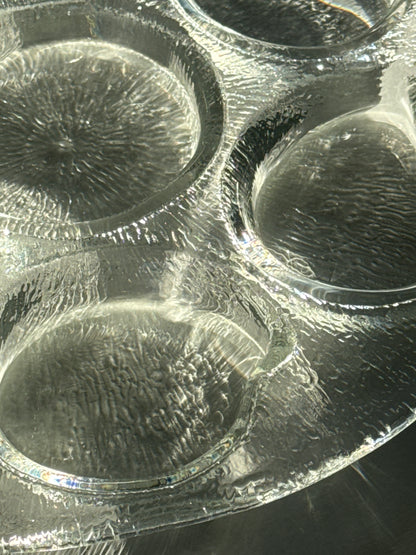 Structured glass dish