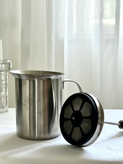 Steel plunger jug