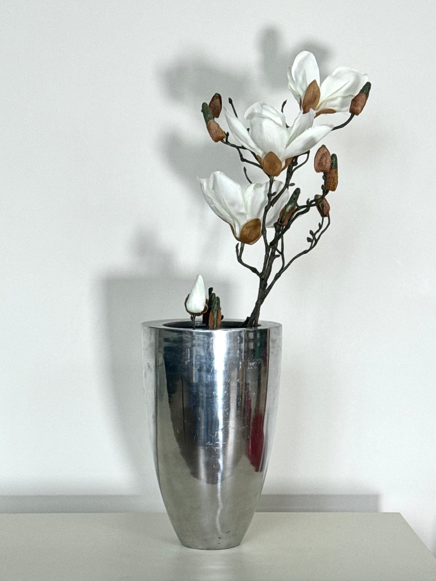 Aluminium vase