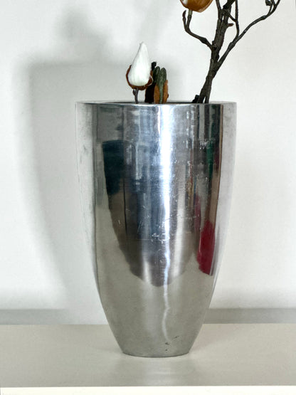 Aluminium vase
