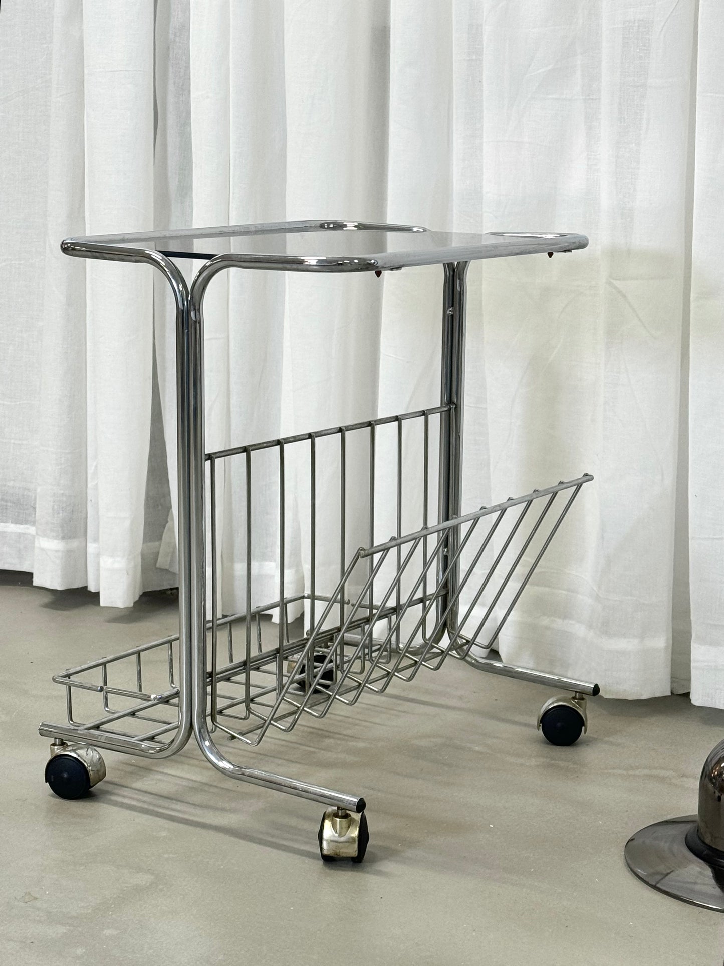 Bar table on wheels