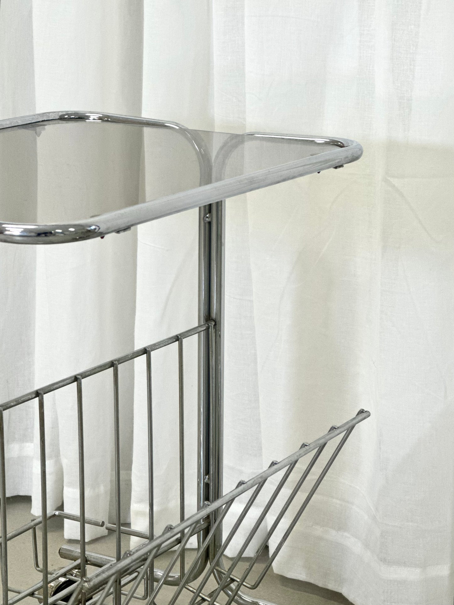 Bar table on wheels