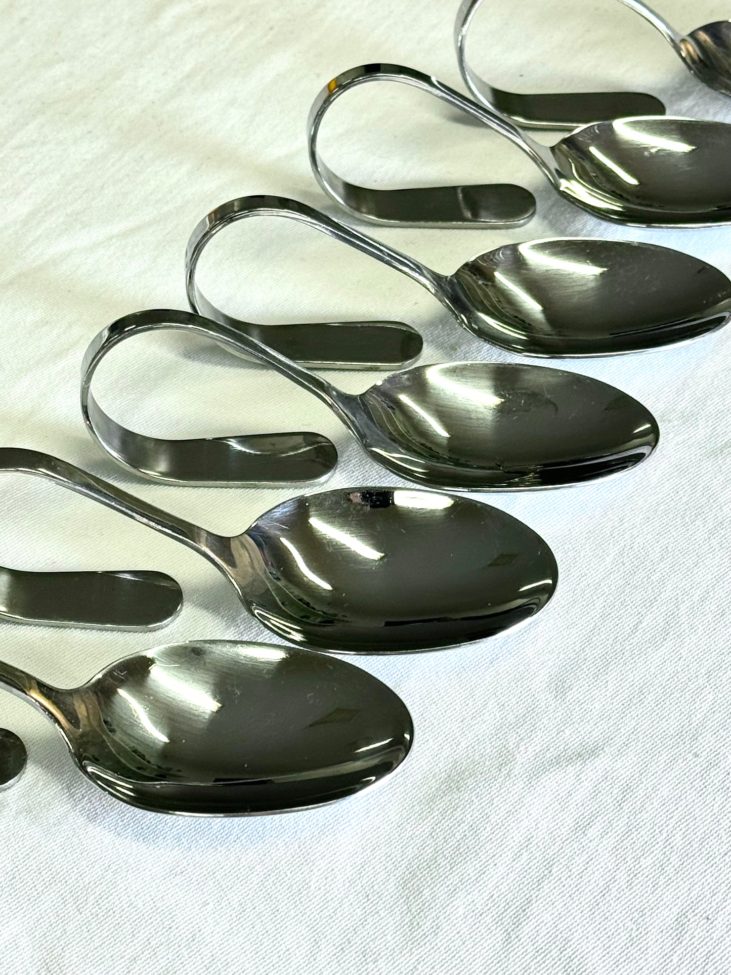 Serving spoons