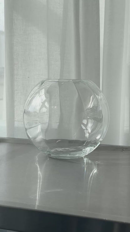Swirling round vase